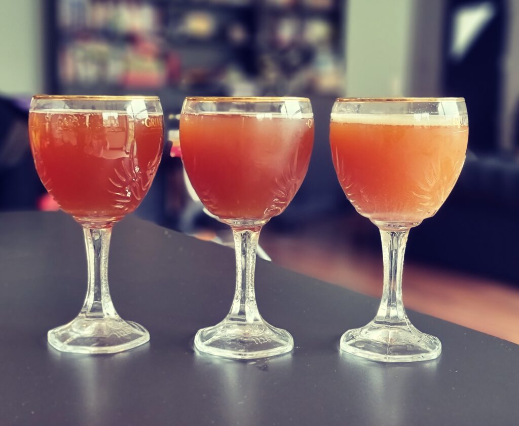 Trois verres, trois copains